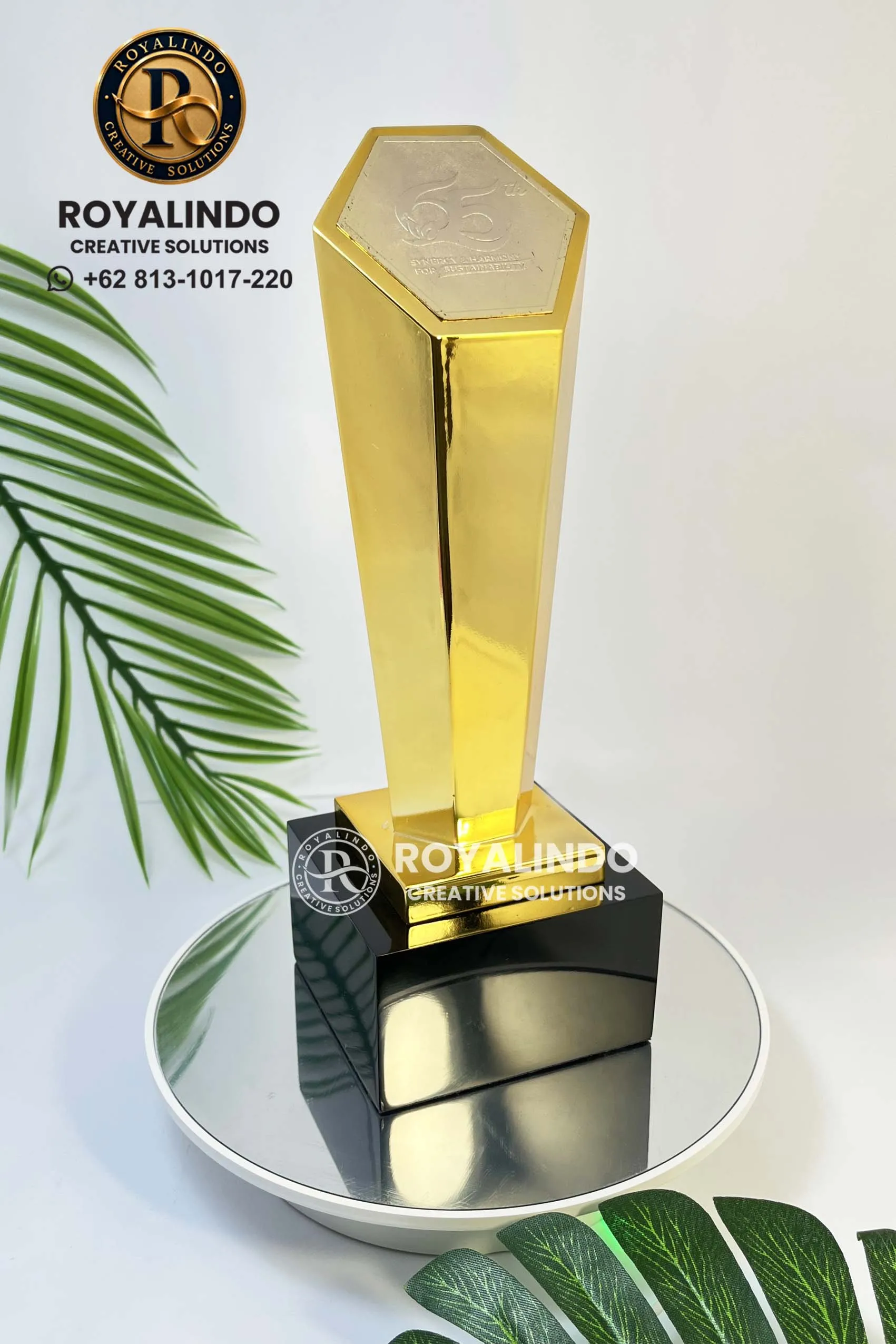 Trophy  Resin Adhi Gold RP-058